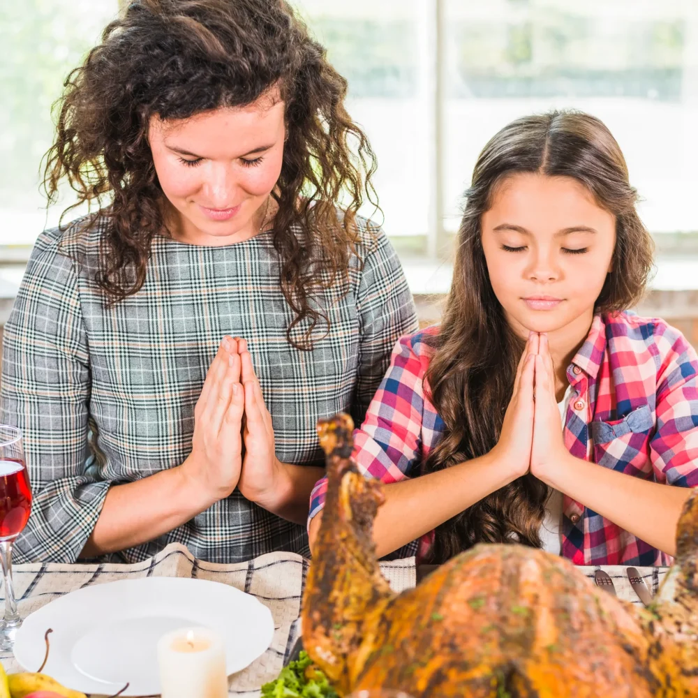 woman-child-praying-table